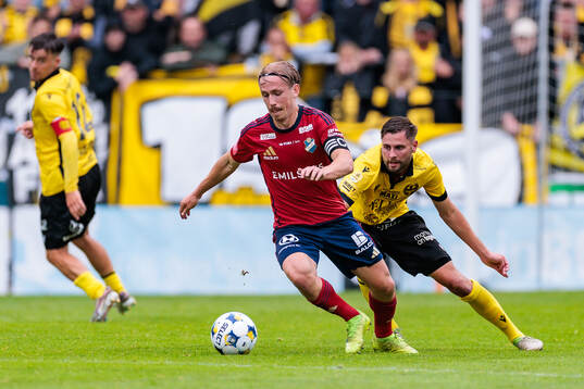 Östers David Seger och Mjällbys Axel Norén