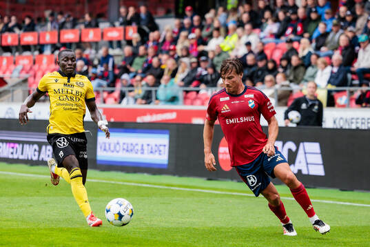 Mjällbys Abdoulie Manneh och Östers Tatu Varmanen