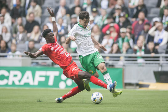 Värnamos Rufai Mohammed och Hammarbys Sebastian Tounekti
