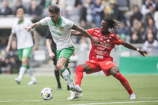 Hammarbys Nahir Besara och Värnamos Frank Junior Adjei