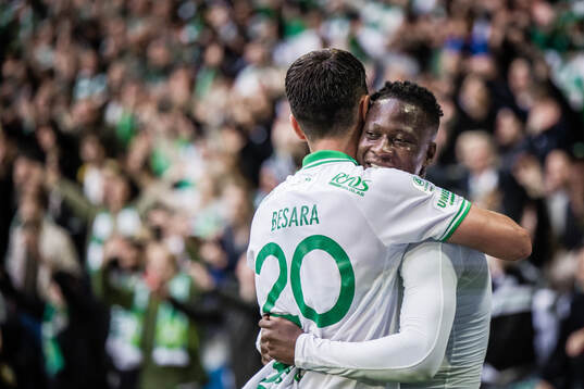 Hammarbys Moise Elohim Victoire Kabore jublar med Nahir