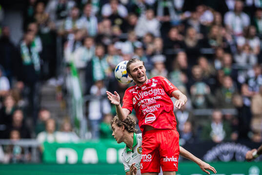 Värnamos Pawel Cibicki och Hammarbys Hampus Skoglund