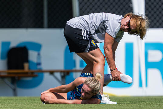 Physiotherapist Annika Näsmark and Hanna Lundkvist of the