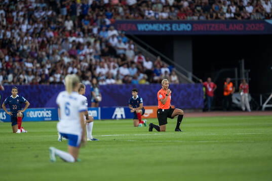 Referee Tess Olofsson