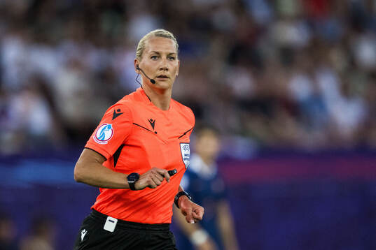 Referee Tess Olofsson