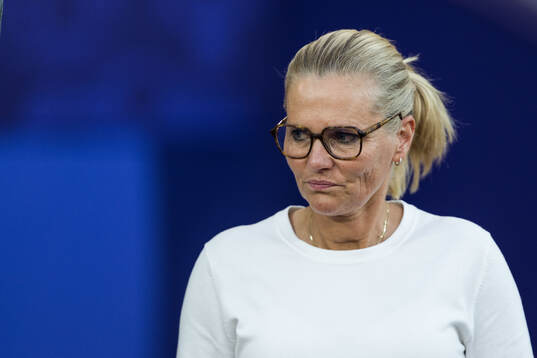 Head coach Sarina Wiegman of England ahead ofof the UEFA