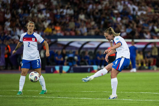 Keira Walsh of England