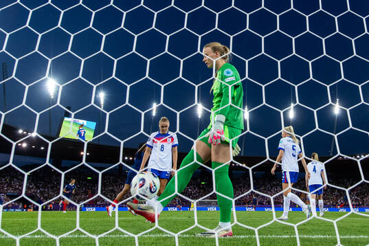 Goalkeeper Hannah Hampton Georgia Stanway and Alex