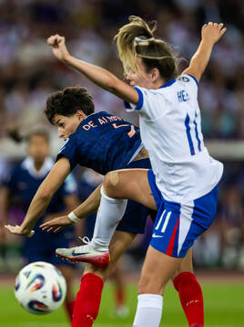 Elisa De Almeida of France and Lauren Hemp of England