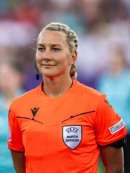 Referee Tess Olofsson