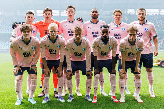 Malmö FFs (övre raden fr. v.) Lasse Berg Johnsen,