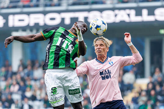 GAIS Ibrahim Diabate och Malmö FFs Jens Stryger Larsen