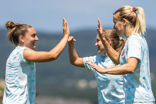 Vilde Bøe Risa, Guro Reiten and Ada Hegerberg of the