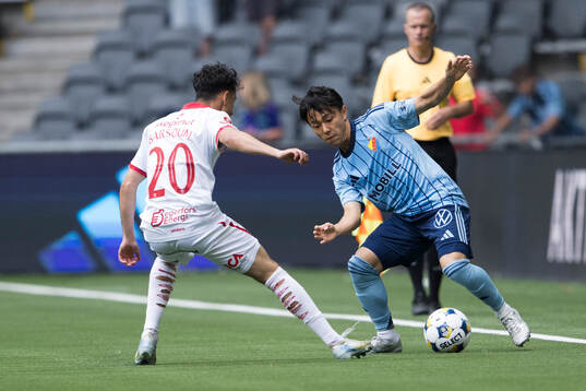 Degerfors Elias Barsoum och Djurgårdens Keita Kosugi