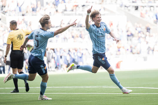 Djurgårdens August Priske Flyger jublar