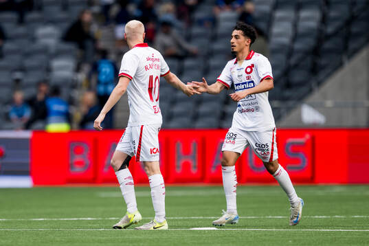 Degerfors Marcus Rafferty och Elias Barsoum jublar
