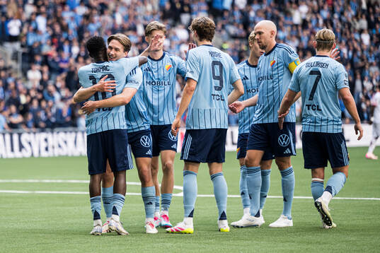 Djurgårdens Tokmac Nguen och Miro Tenho jublar