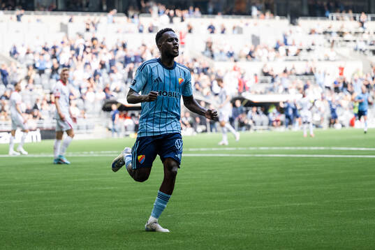 Djurgårdens Tokmac Nguen jublar