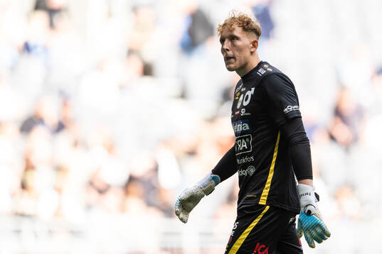 Degerfors målvakt Rasmus Forsell deppar