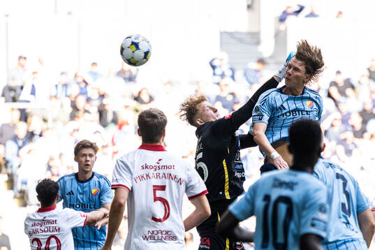 Djurgårdens August Priske Flyger gör 1-0 bakom Degerfors