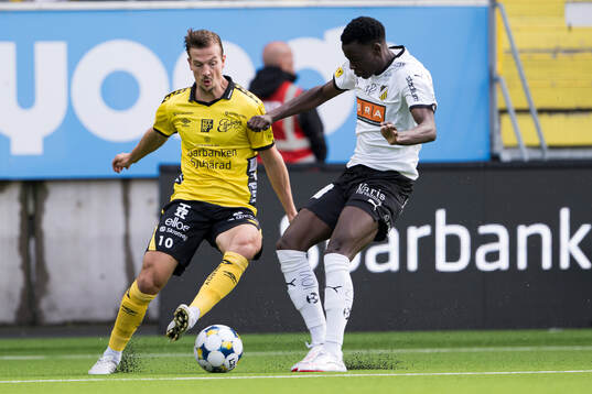 Elfsborgs Simon Olsson och Häckens John Paul Dembe