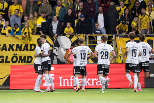 Häckens John Paul Dembe jublar