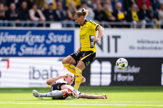 Häckens Harry Hilvenius och Elfsborgs Niklas Hult