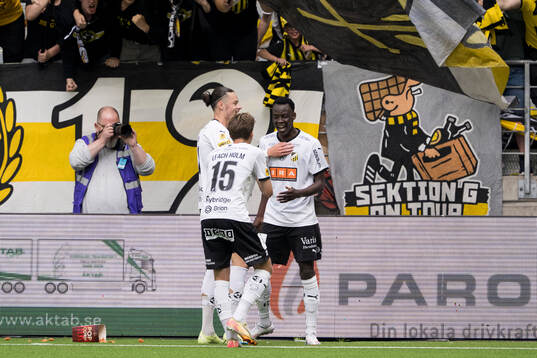 Häckens John Paul Dembe jublar