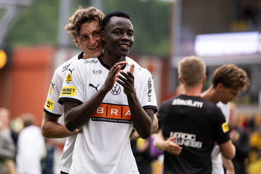 Häckens Silas Andersen och John Paul Dembe jublet