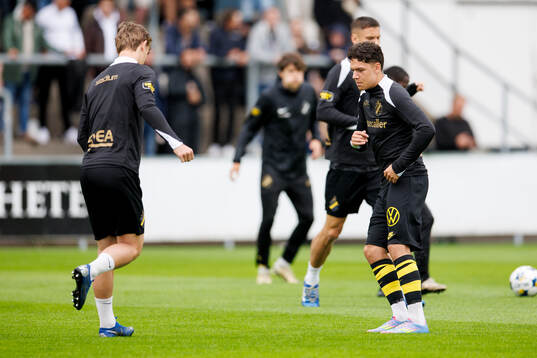 AIKs spelare värmer