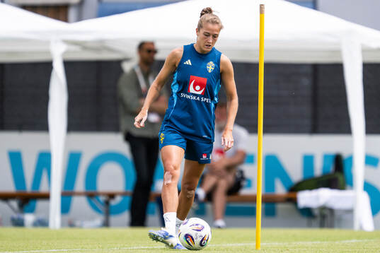 Bläddra bland fler bilder av UEFA Women's Euro 2025, day 5, Sweden, Training