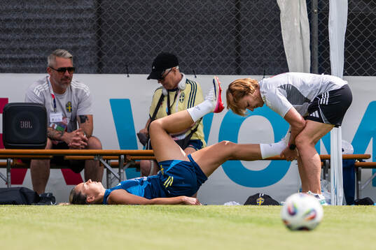 Johanna Rytting Kaneryd and Physiotherapist Annika Näsmark