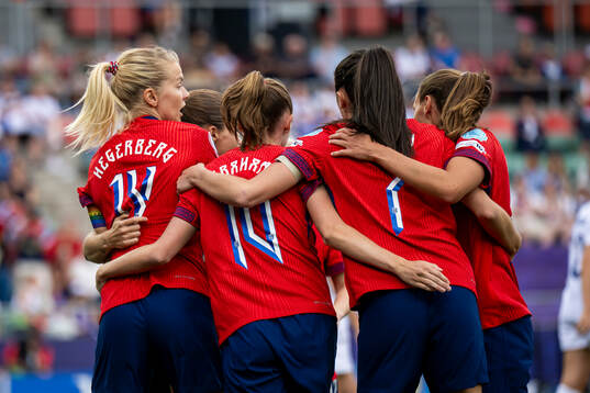 Guro Reiten, Caroline Graham Hansen, Ada Hegerberg and