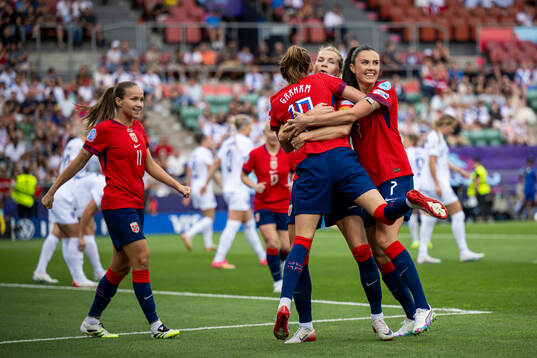 Guro Reiten, Caroline Graham Hansen, Ada Hegerberg and