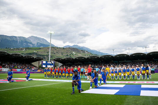 Players of Norway and of Finland
