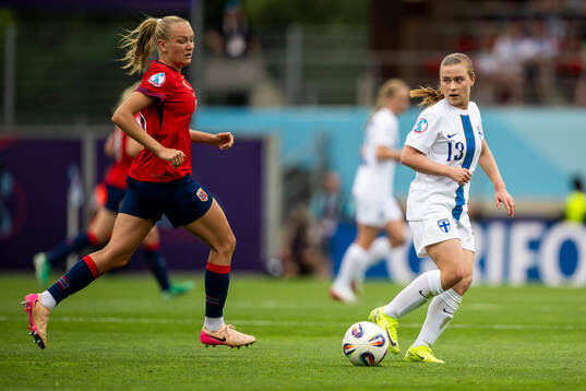 Frida Maanum of Norway and Oona Siren of Finland