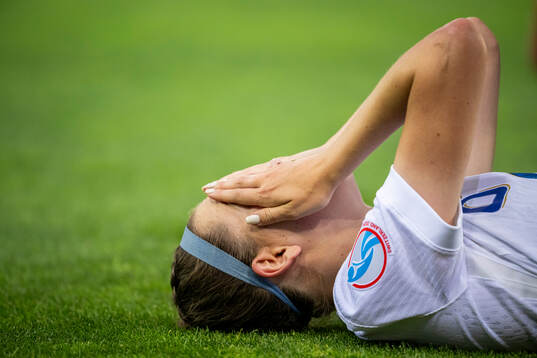 Joanna Tynnilä of Finland are in pain