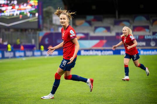 Caroline Graham Hansen of Norway celebrates