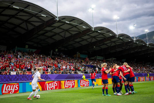Caroline Graham Hansen of Norway celebrate with teammates