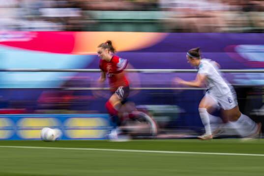 Caroline Graham Hansen of Norway and Joanna Tynnilä of