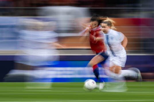 Ingrid Syrstad Engen of Norway and Oona Sevenius of Finland