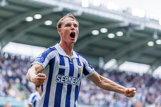IFK Göteborgs Max Fenger jublar