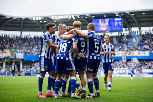 IFK Göteborgs Max Fenger jublar