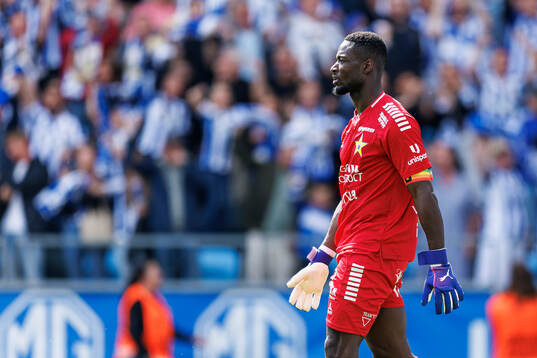 Sirius målvakt Ismael Diawara deppar