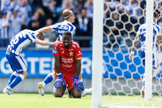 Sirius målvakt Ismael Diawara deppar