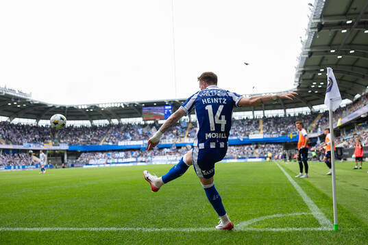 IFK Göteborgs Tobias Heintz slår en hörna
