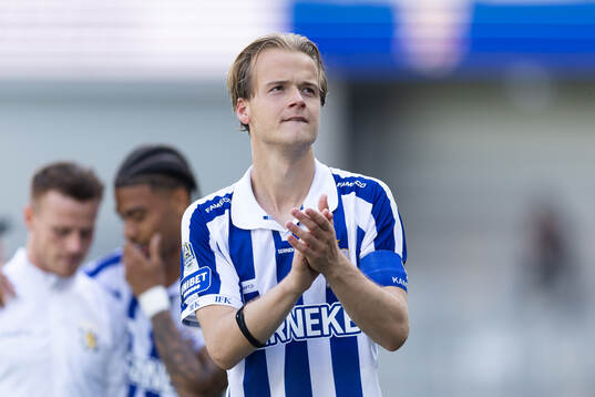 IFK Göteborgs August Erlingmark tackar publiken
