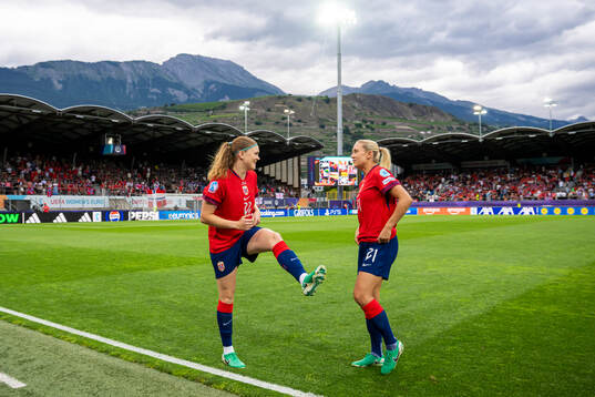 Signe Gaupset and Lisa Naalsund of Norway