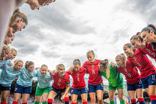 Lisa Naalsund, Maren Mjelde, goalkeeper Aurora Mikalsen,