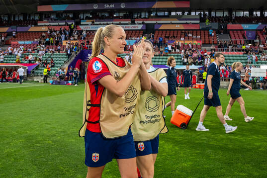 Frida Maanum and Maren Mjelde of Norway